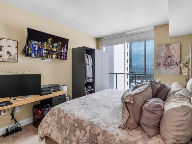 218 SE 14th St # 1904, Miami FL 33131