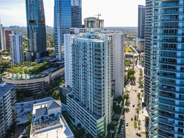 218 SE 14th St # 1904, Miami FL 33131
