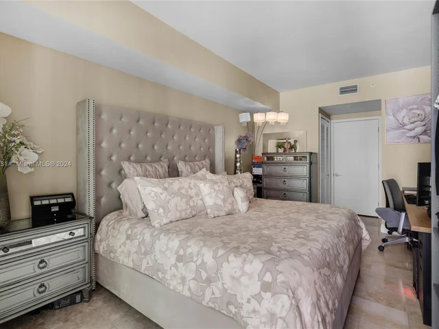 218 SE 14th St # 1904, Miami FL 33131