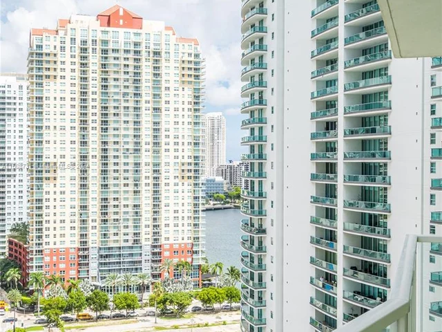 218 SE 14th St # 1904, Miami FL 33131