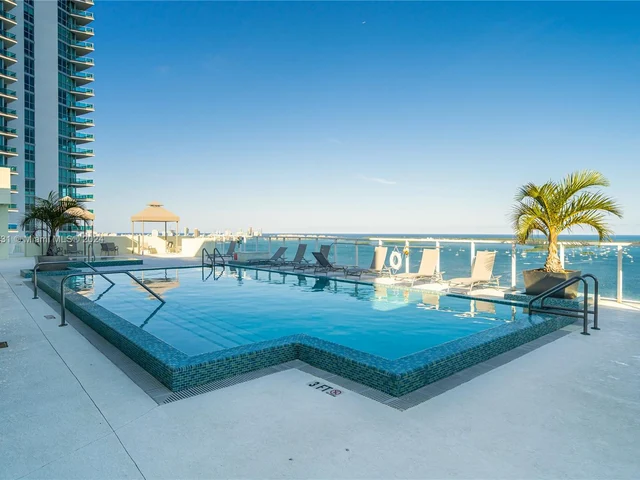 218 SE 14th St # 1904, Miami FL 33131