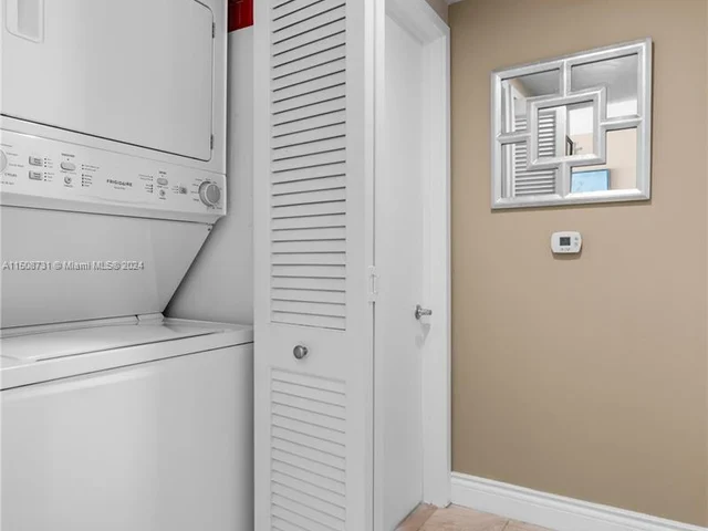 218 SE 14th St # 1904, Miami FL 33131