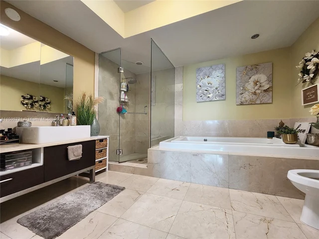 218 SE 14th St # 1904, Miami FL 33131