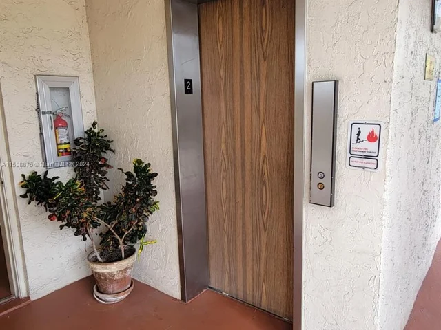 8901 S Hollybrook Blvd # 202, Pembroke Pines FL 33025