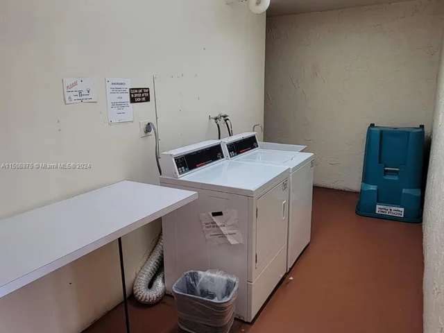 8901 S Hollybrook Blvd # 202, Pembroke Pines FL 33025