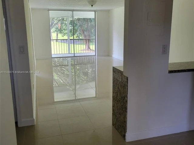 8901 S Hollybrook Blvd # 202, Pembroke Pines FL 33025