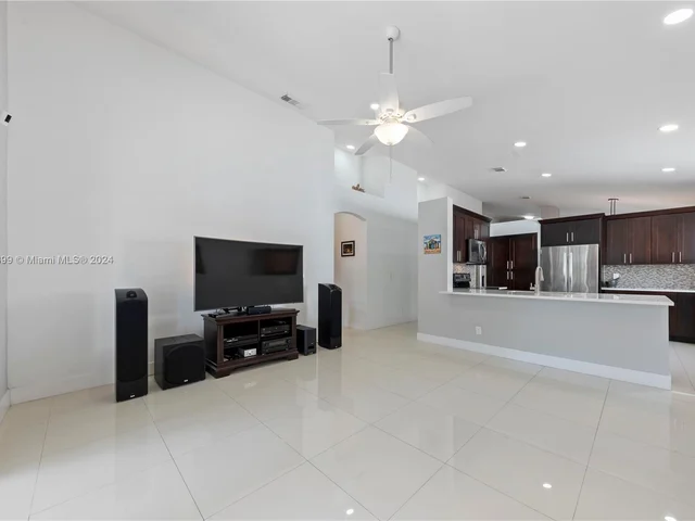 1509 SW 105th Ave, Pembroke Pines FL 33025