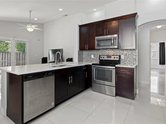 1509 SW 105th Ave, Pembroke Pines FL 33025