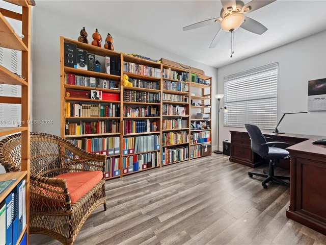 1509 SW 105th Ave, Pembroke Pines FL 33025