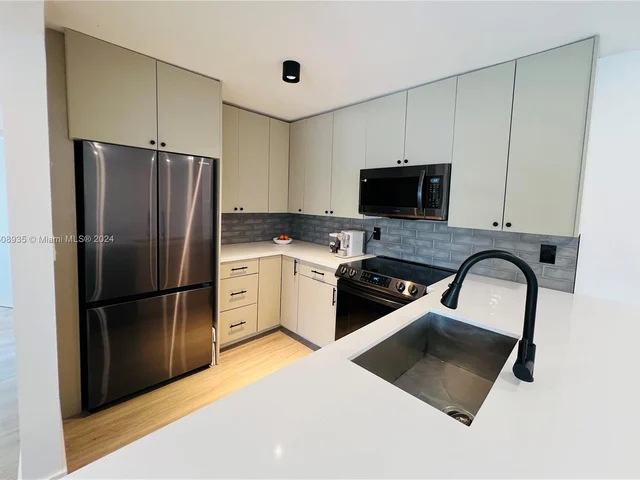 1900 Meridian Ave # 306, Miami Beach FL 33139