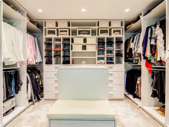 8641 Arboretum Ln, Miami FL 33138