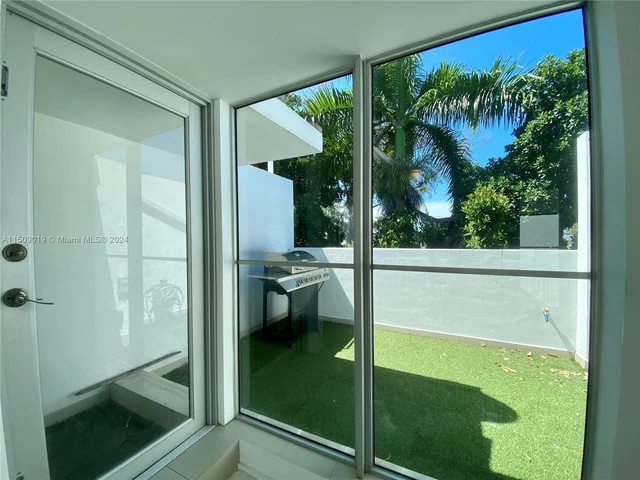 1600 Michigan Ave # 8, Miami Beach FL 33139