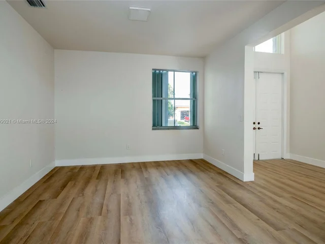 4631 NW 94th Ct, Doral FL 33178