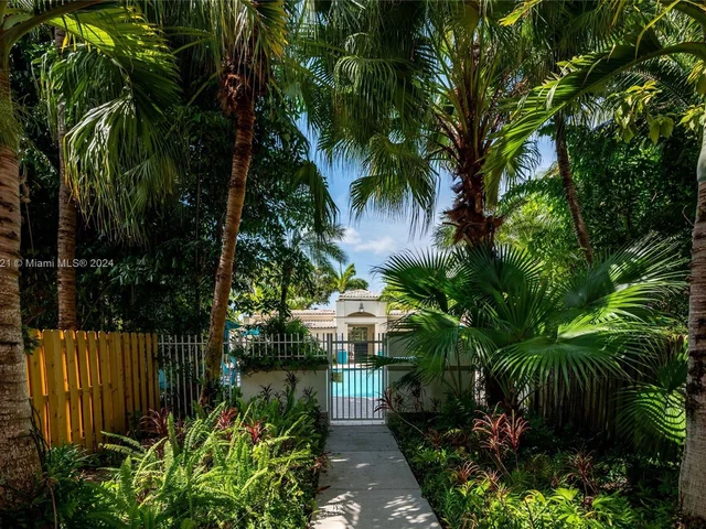 4631 NW 94th Ct, Doral FL 33178