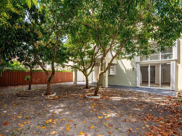 4631 NW 94th Ct, Doral FL 33178