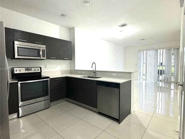 3443 NW 13th St, Lauderhill FL 33311