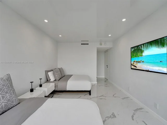 2500 Parkview Dr # 1112, Hallandale Beach FL 33009