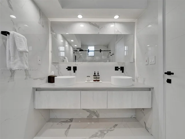 2500 Parkview Dr # 1112, Hallandale Beach FL 33009