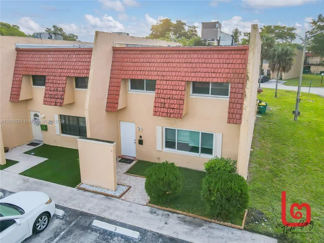 2 Meacham Ln, Tamarac FL 33319