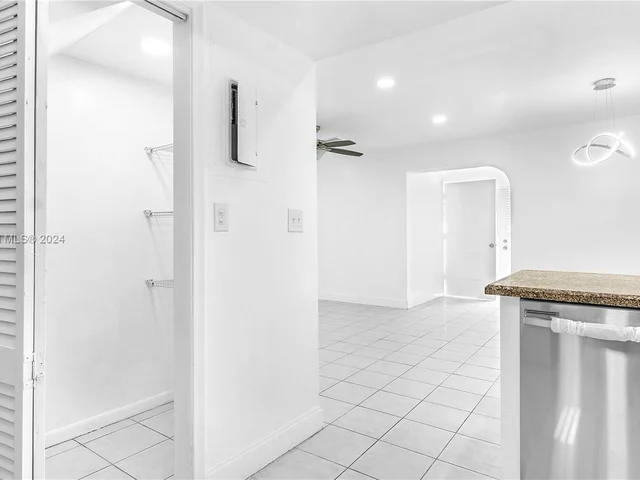 2 Meacham Ln, Tamarac FL 33319