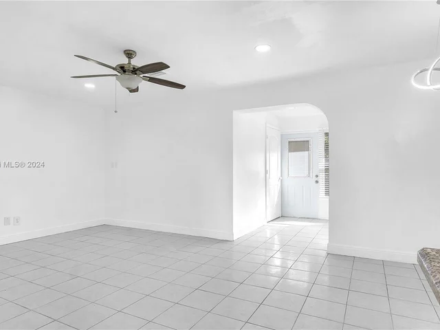 2 Meacham Ln, Tamarac FL 33319
