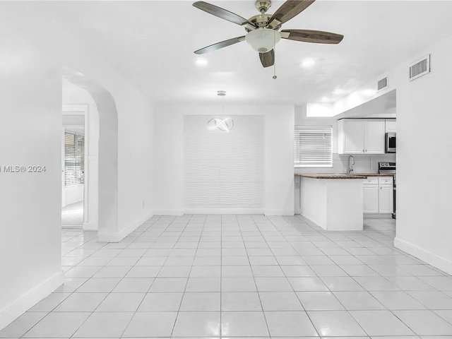 2 Meacham Ln, Tamarac FL 33319