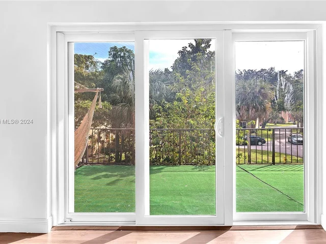 2 Meacham Ln, Tamarac FL 33319