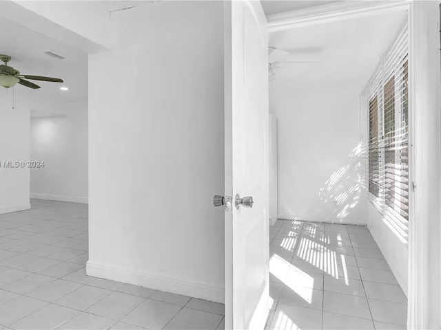 2 Meacham Ln, Tamarac FL 33319