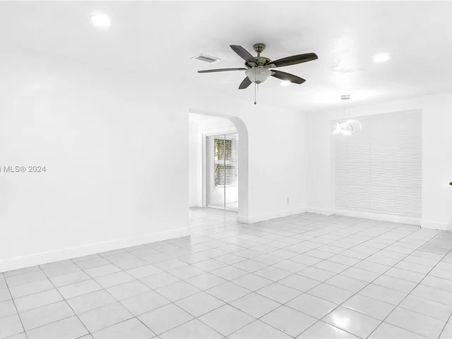 2 Meacham Ln, Tamarac FL 33319