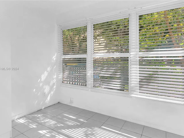 2 Meacham Ln, Tamarac FL 33319