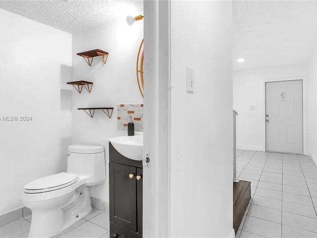 2 Meacham Ln, Tamarac FL 33319