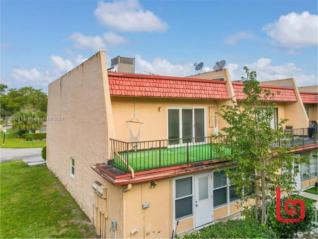 2 Meacham Ln, Tamarac FL 33319