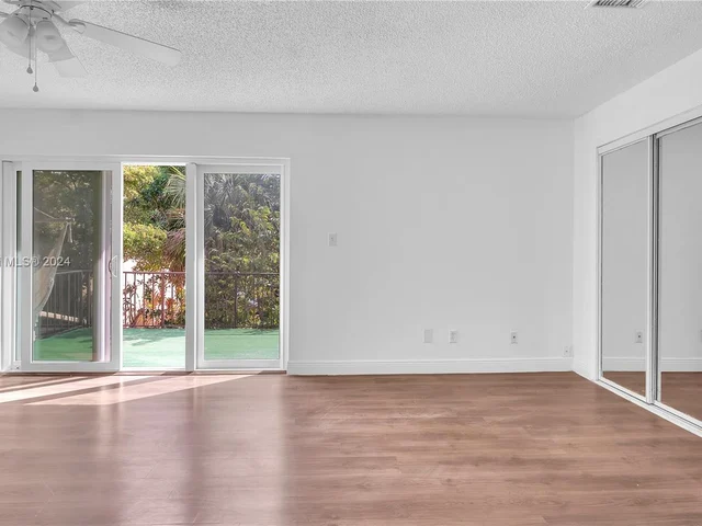 2 Meacham Ln, Tamarac FL 33319