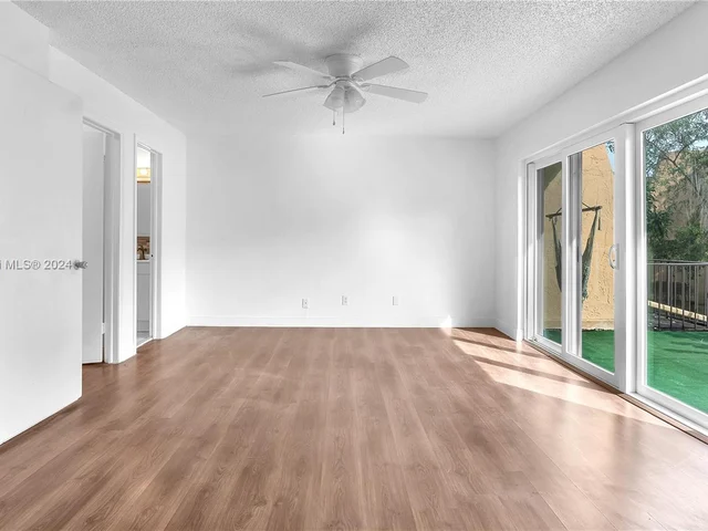 2 Meacham Ln, Tamarac FL 33319