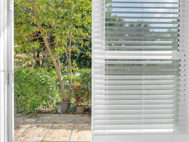 2 Meacham Ln, Tamarac FL 33319