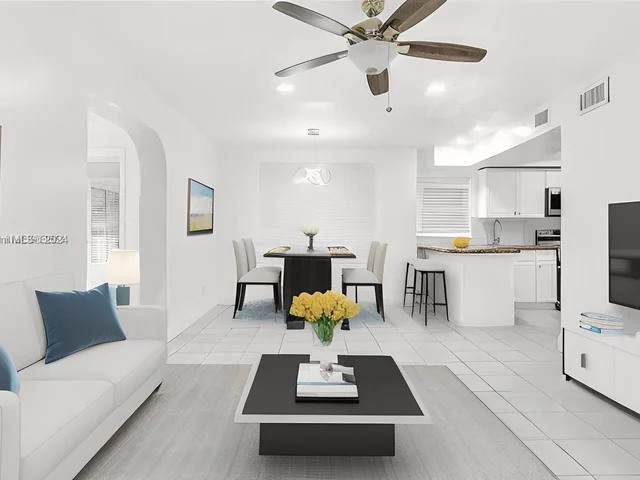 2 Meacham Ln, Tamarac FL 33319