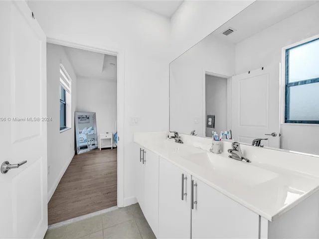 437 NW 204th St, Miami Gardens FL 33169