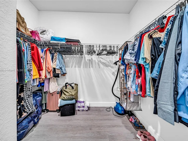 437 NW 204th St, Miami Gardens FL 33169