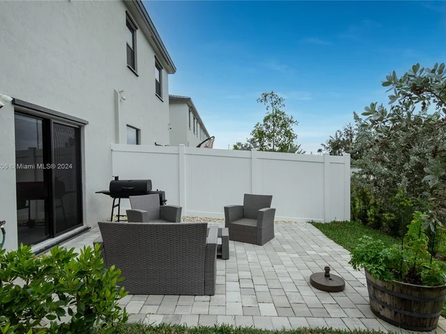 437 NW 204th St, Miami Gardens FL 33169