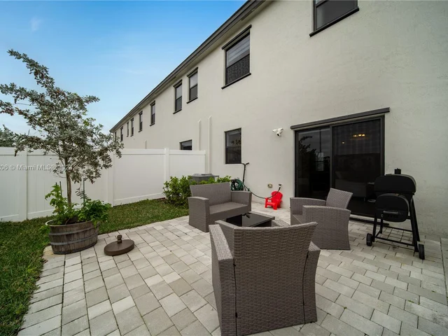 437 NW 204th St, Miami Gardens FL 33169