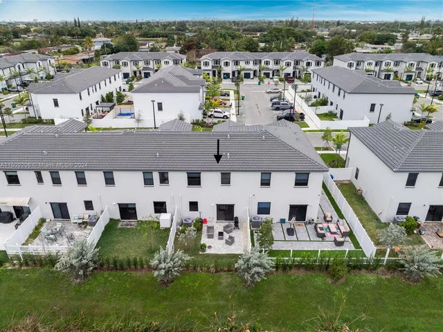 437 NW 204th St, Miami Gardens FL 33169