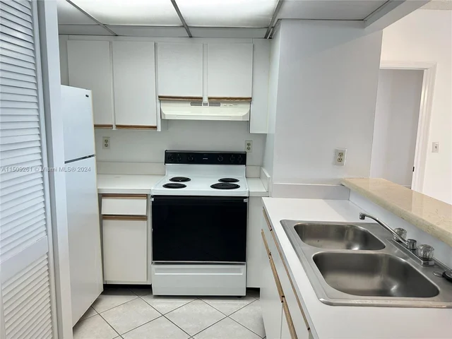 540 Brickell Key Dr # 1816, Miami FL 33131