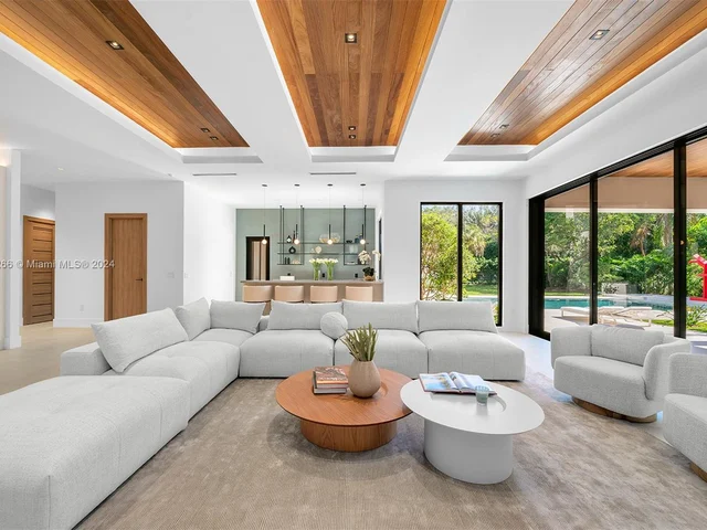 5996 SW 102nd St, Pinecrest FL 33156