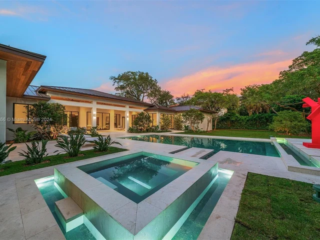 5996 SW 102nd St, Pinecrest FL 33156