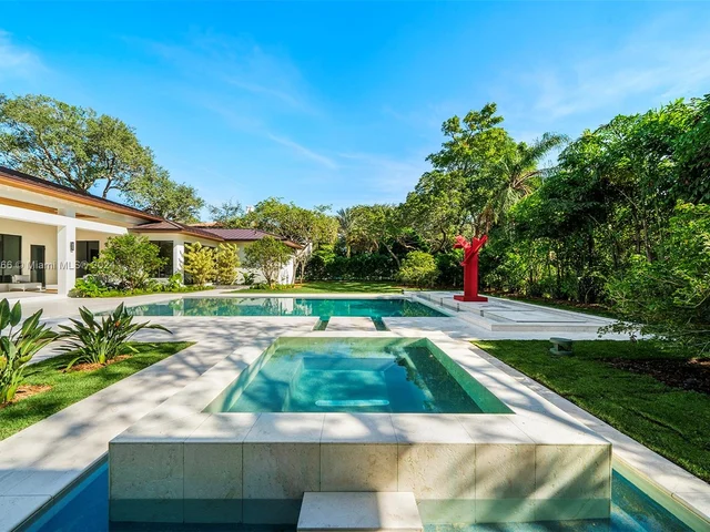 5996 SW 102nd St, Pinecrest FL 33156