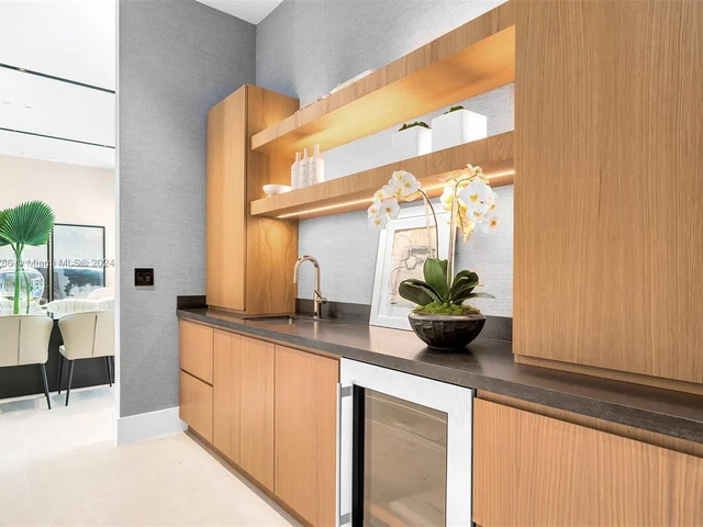 5996 SW 102nd St, Pinecrest FL 33156