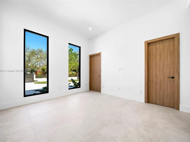 5996 SW 102nd St, Pinecrest FL 33156