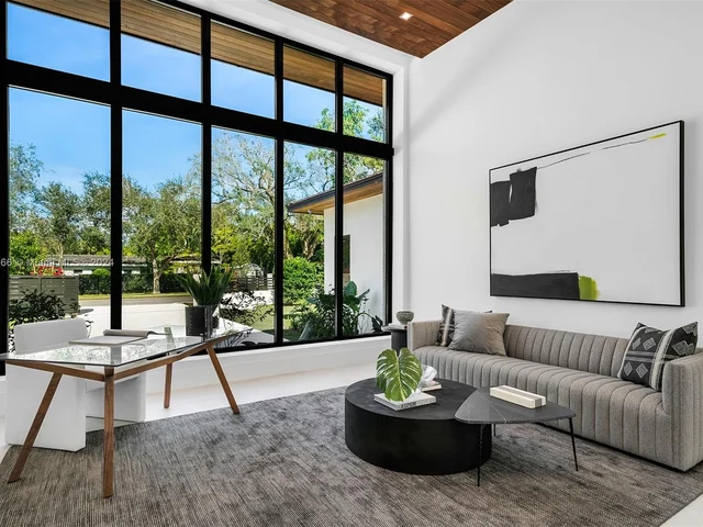 5996 SW 102nd St, Pinecrest FL 33156