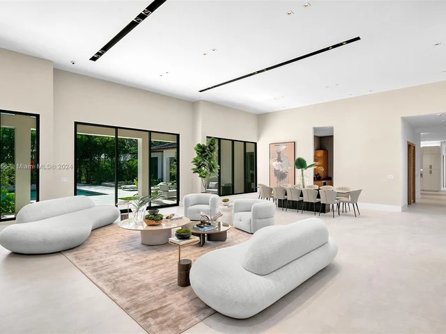 5996 SW 102nd St, Pinecrest FL 33156