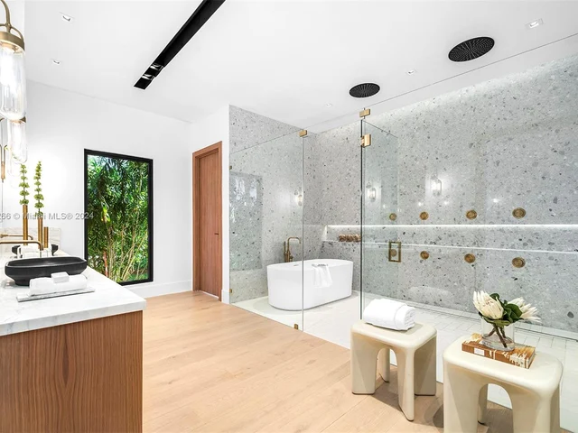 5996 SW 102nd St, Pinecrest FL 33156